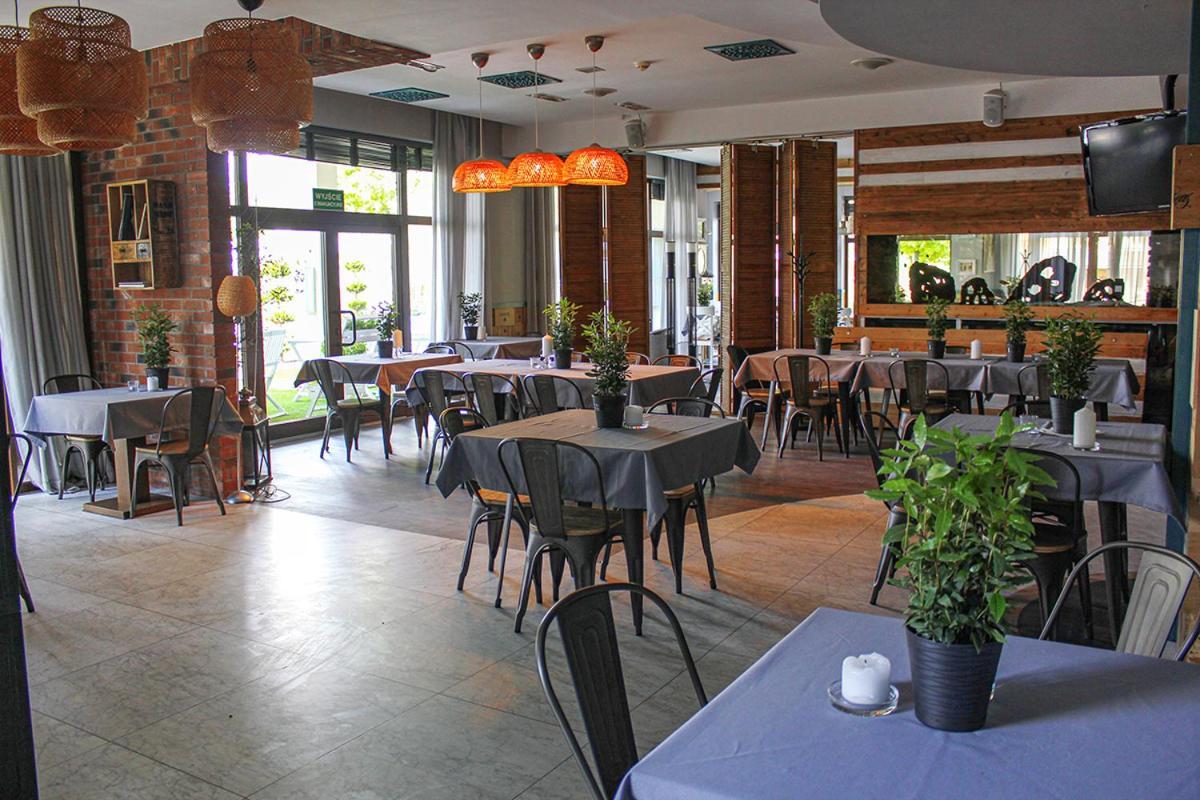 Willa Port Оструда Экстерьер фото Restaurant