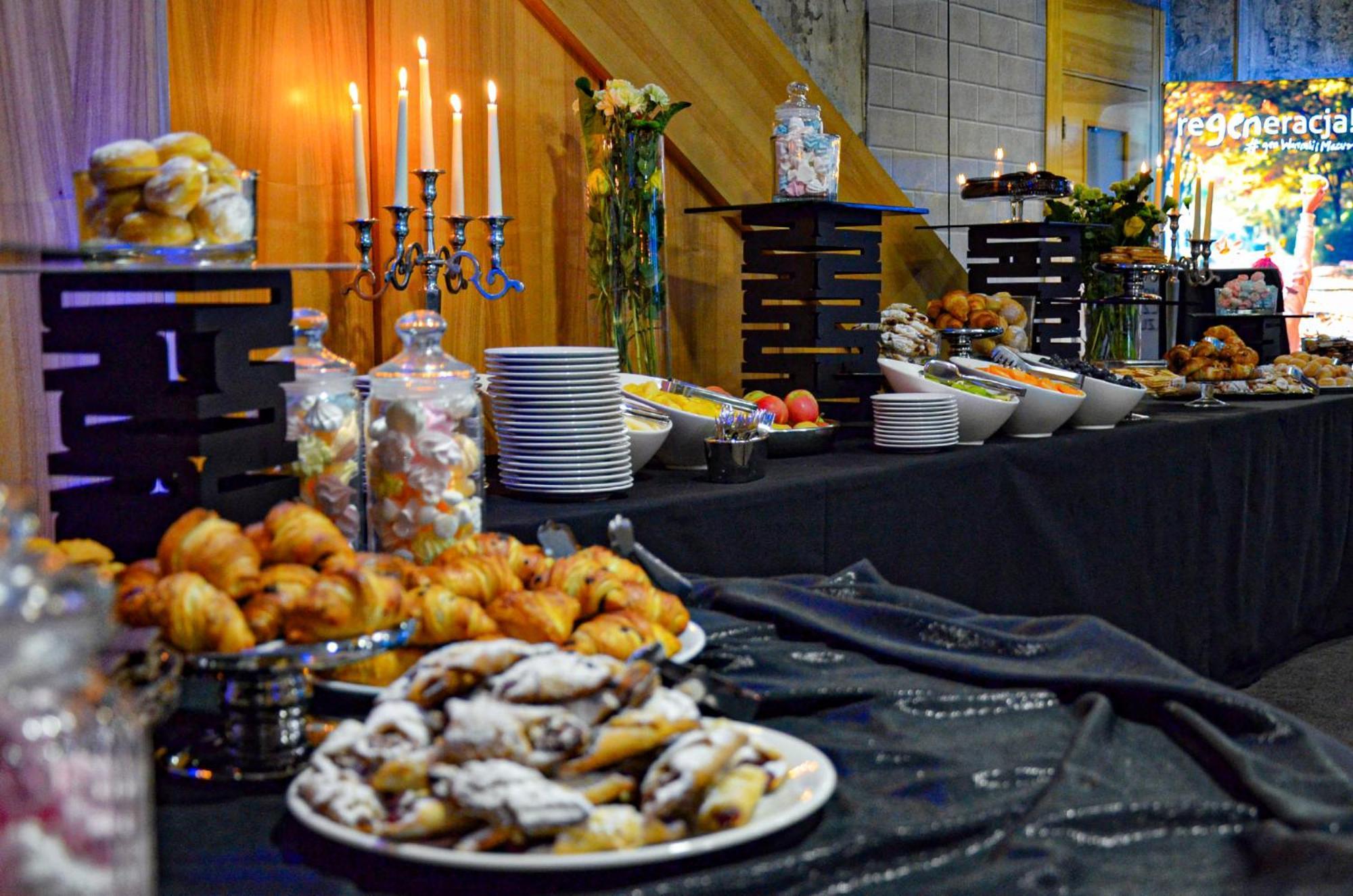 Willa Port Оструда Экстерьер фото A buffet at a wedding reception