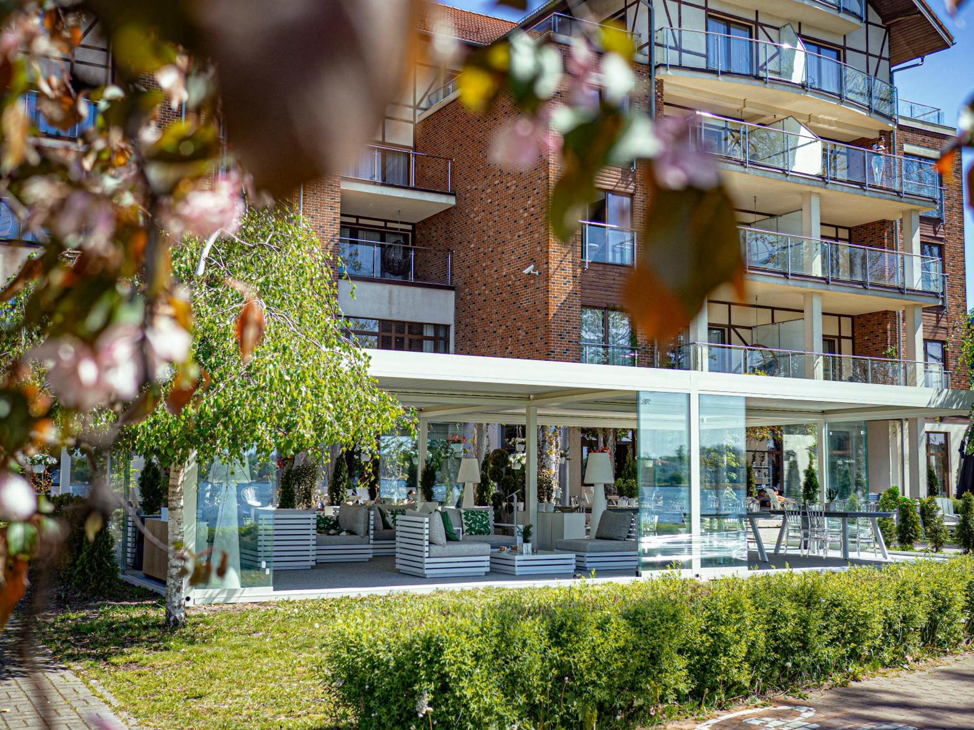 Willa Port Оструда Экстерьер фото The hotel's main entrance